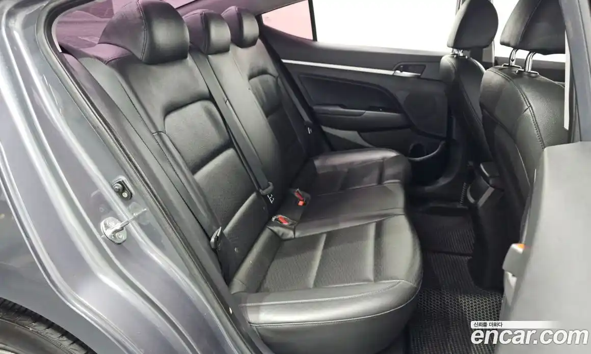 Hyundai Avante 2019 1.6 автомат (гидро), фото 18