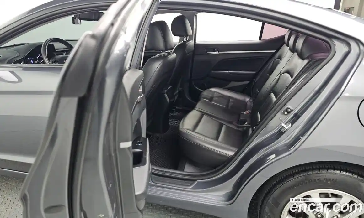 Hyundai Avante 2019 1.6 автомат (гидро), фото 19