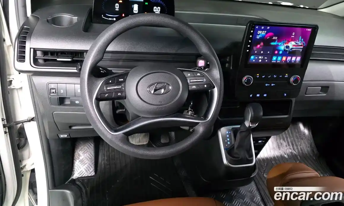 Hyundai Staria 2021 2.2 автомат (гидро), фото 13