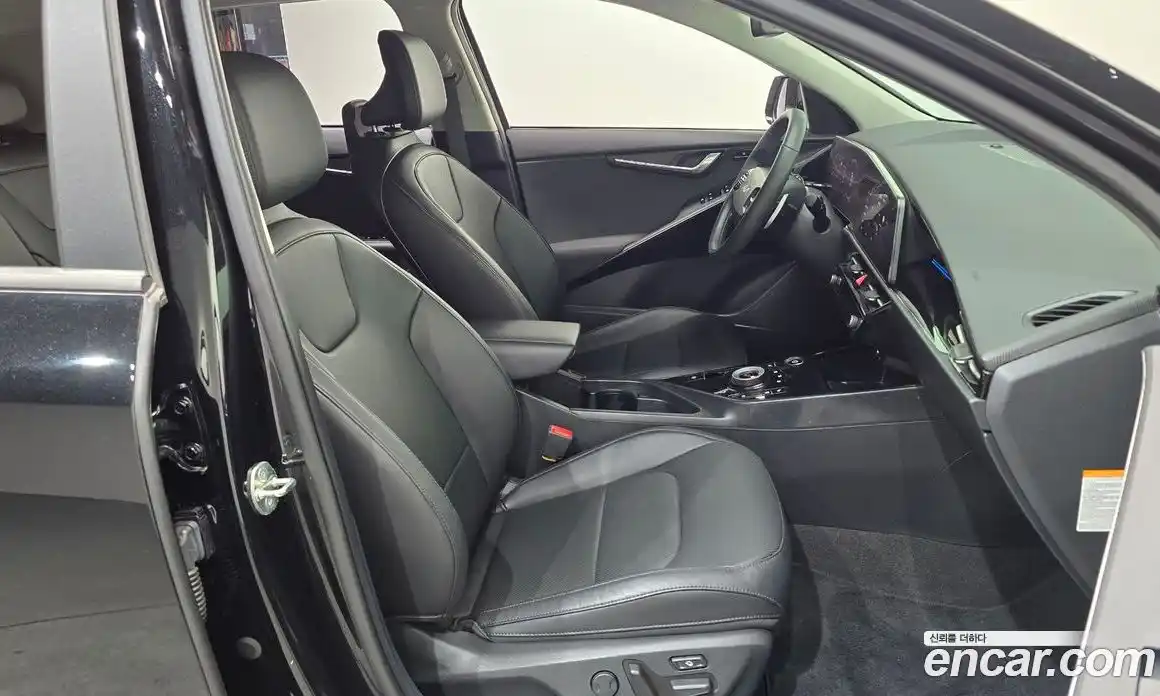 Kia Niro 2023 0.2 автомат (гидро), фото 16