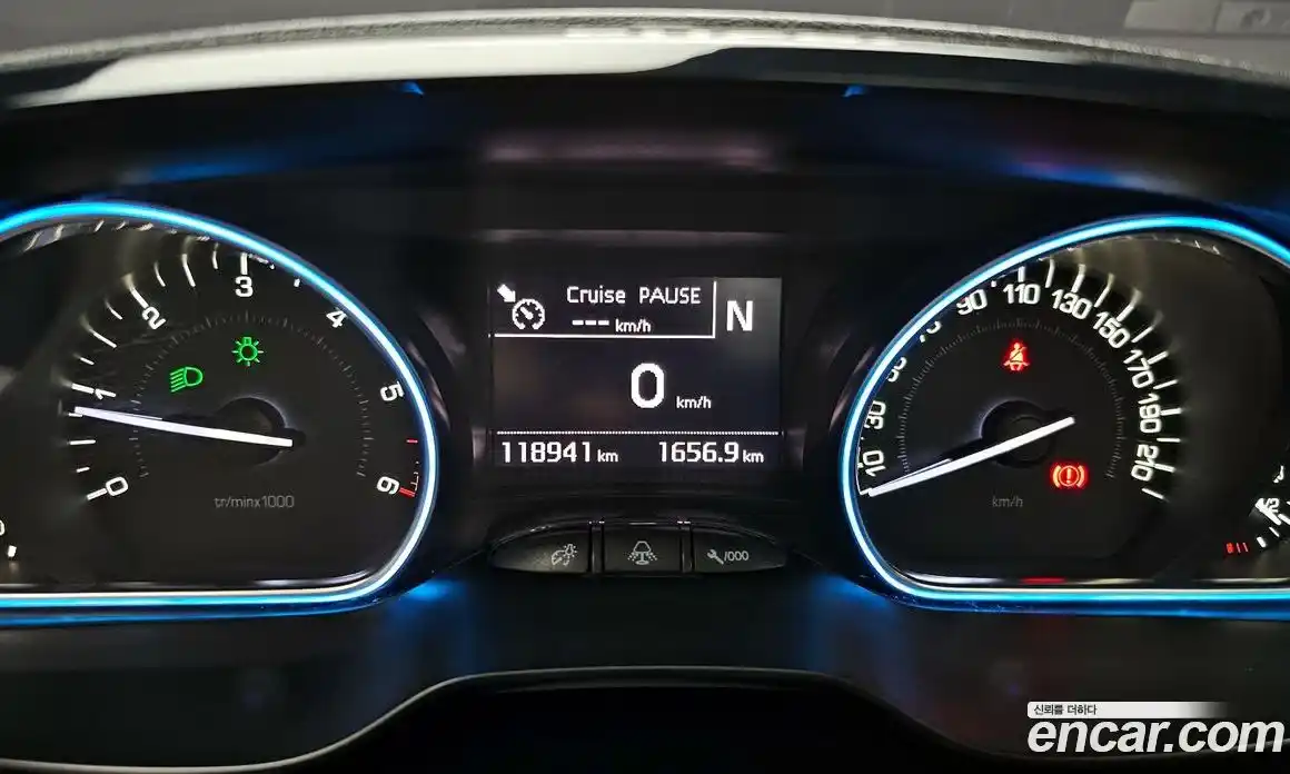 Peugeot 2008 2018 1.6 автомат (гидро), фото 11