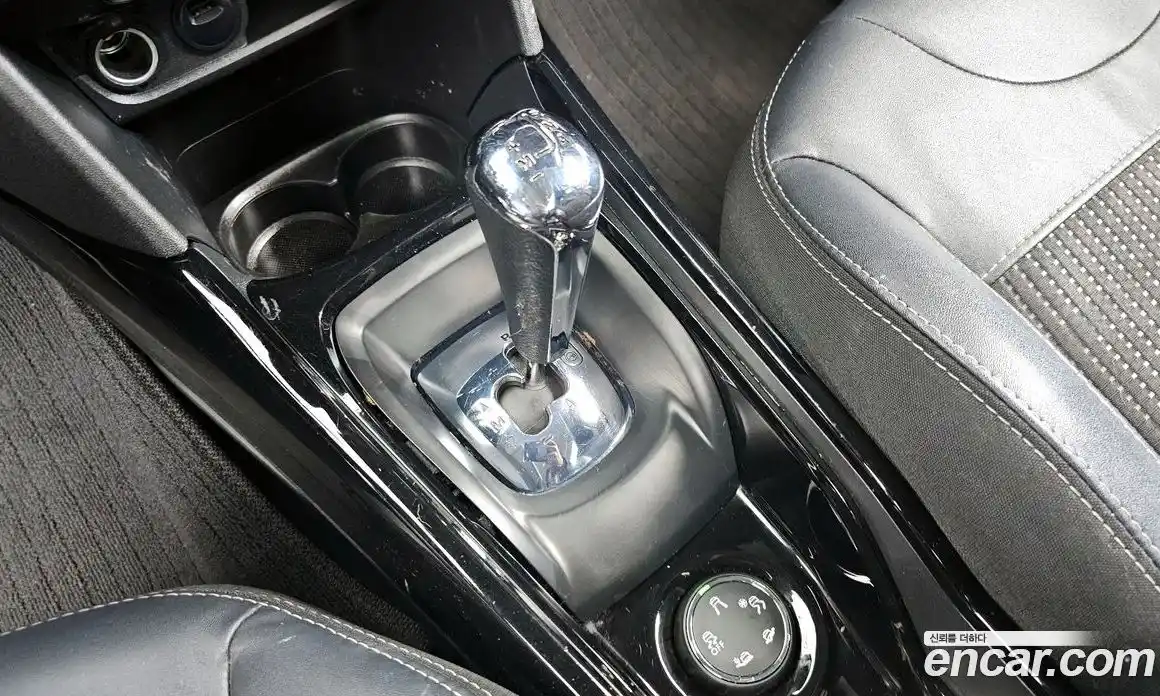 Peugeot 2008 2018 1.6 автомат (гидро), фото 12
