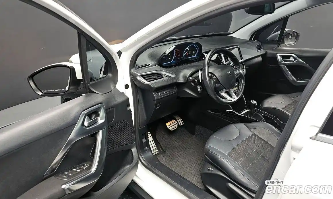 Peugeot 2008 2018 1.6 автомат (гидро), фото 13