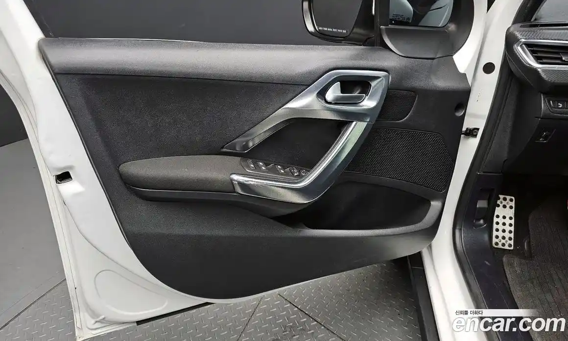 Peugeot 2008 2018 1.6 автомат (гидро), фото 14