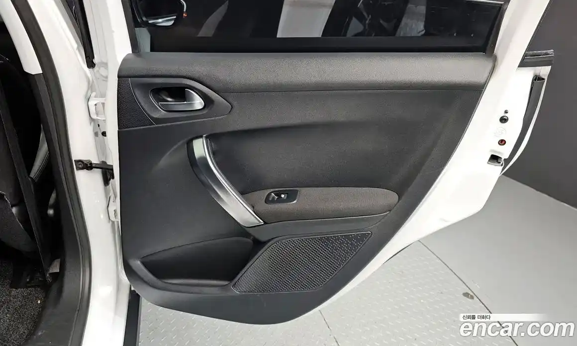 Peugeot 2008 2018 1.6 автомат (гидро), фото 15