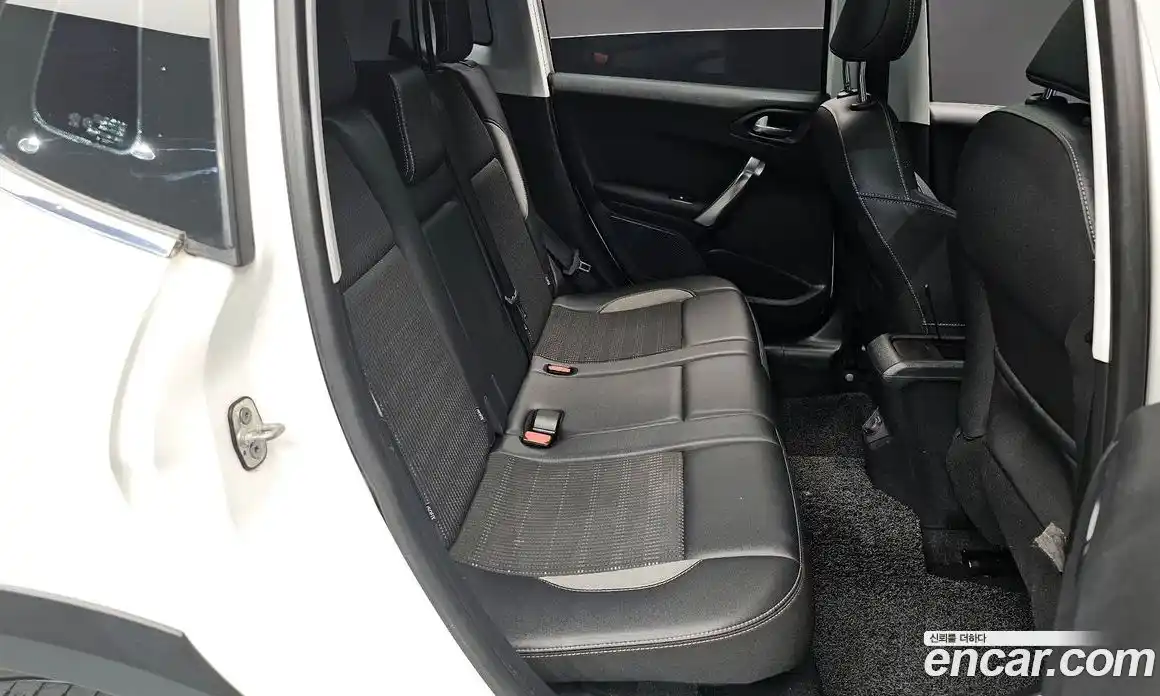 Peugeot 2008 2018 1.6 автомат (гидро), фото 17