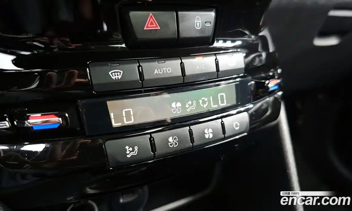 Peugeot 2008 2018 1.6 автомат (гидро), фото 21