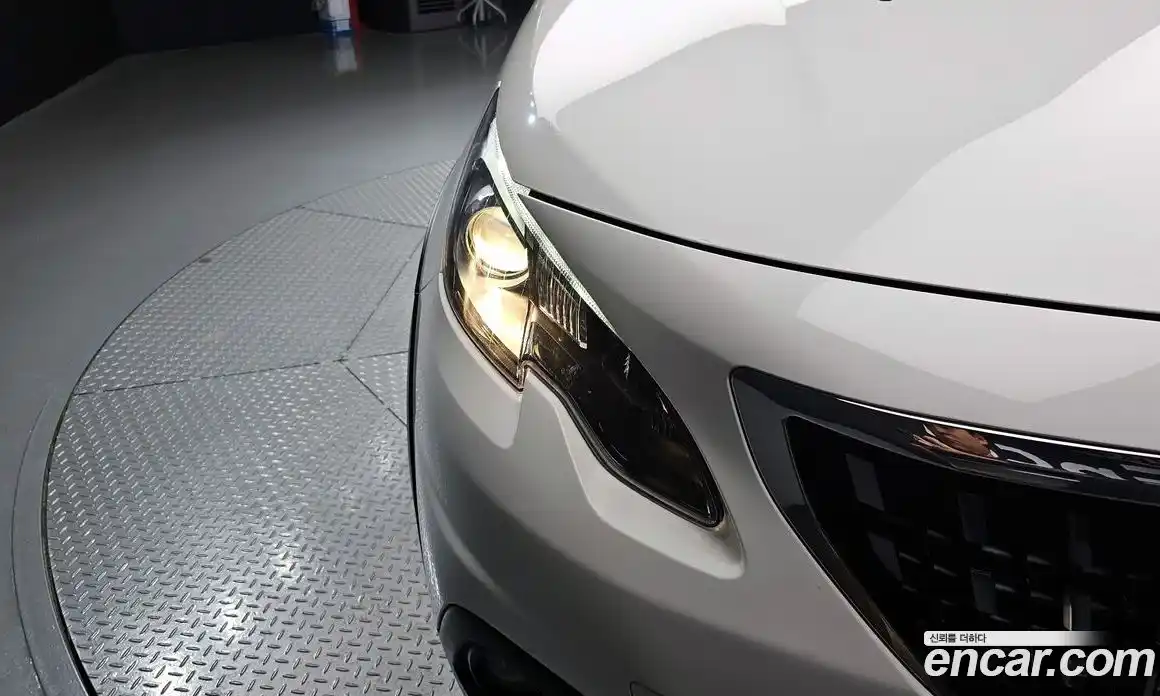 Peugeot 2008 2018 1.6 автомат (гидро), фото 8
