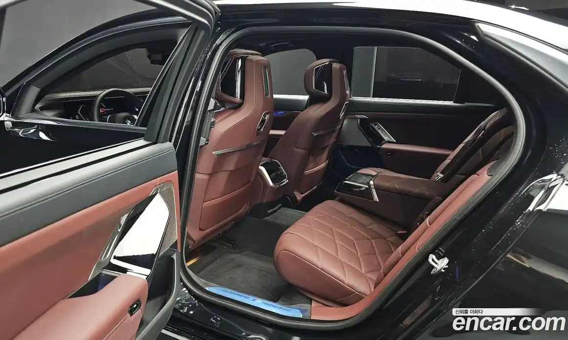 BMW 7 серия 2025 3.0 автомат (гидро), фото 12