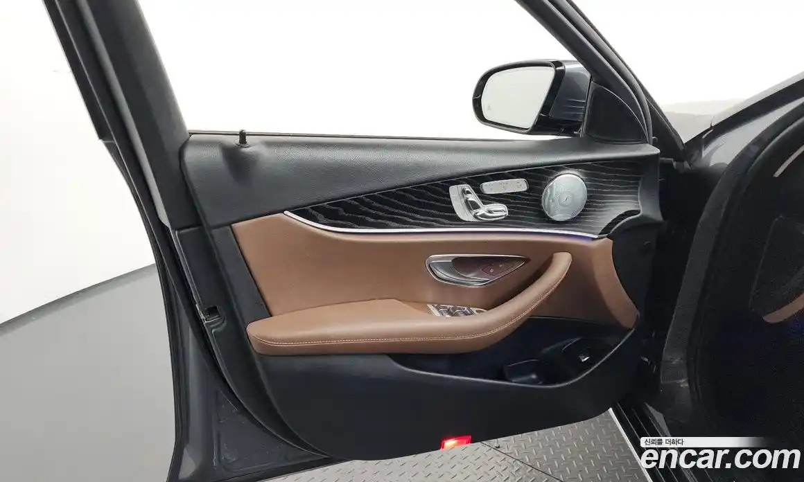 Mercedes-Benz E-Class 2018 2.0 гидро, фото 14 Mercedes-Benz E-Class 2018 2.0 гидро, фото 14