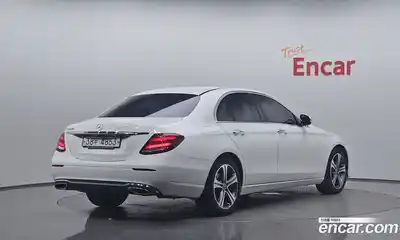 Mercedes-Benz E-Class 2019 2.0 автомат (гидро), миниатюра 2