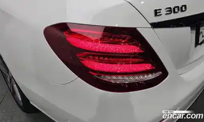 Mercedes-Benz E-Class 2019 2.0 автомат (гидро), миниатюра 9