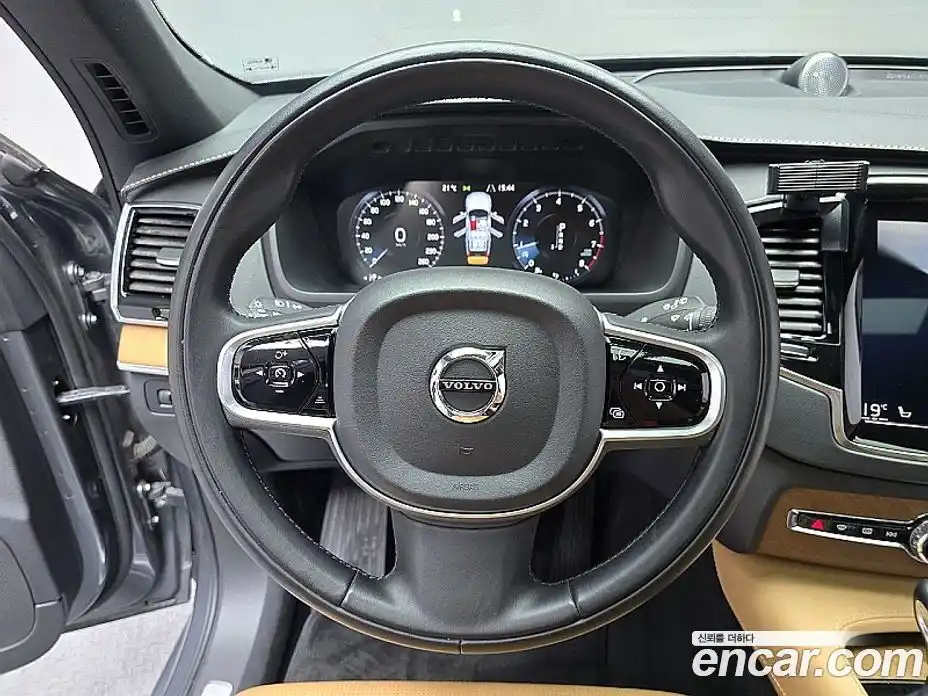 Volvo XC90 2019 2.0 автомат (гидро), фото 12