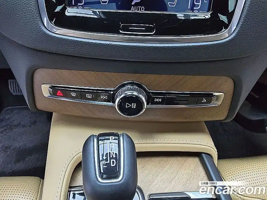 Volvo XC90 2019 2.0 автомат (гидро), фото 15