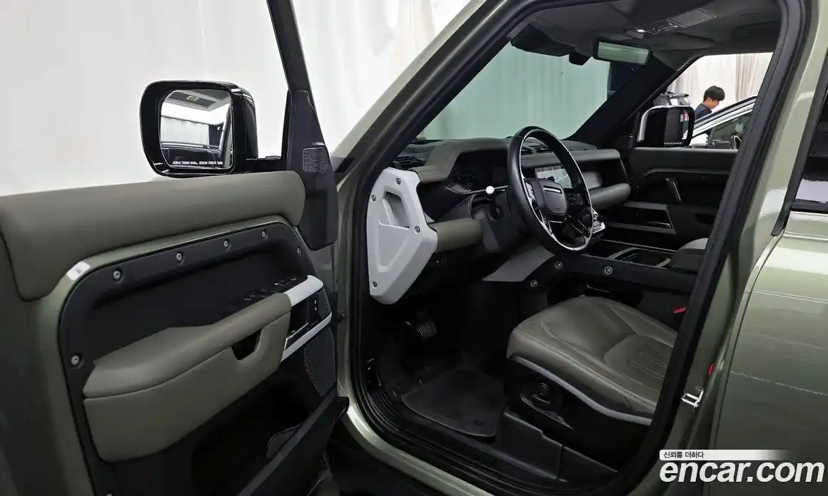 Land Rover Defender 2022 3.0 автомат (гидро), фото 13