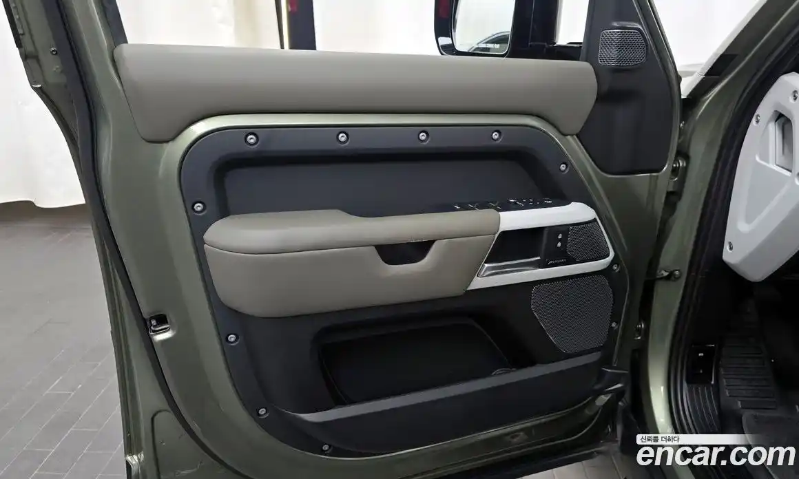 Land Rover Defender 2022 3.0 автомат (гидро), фото 14