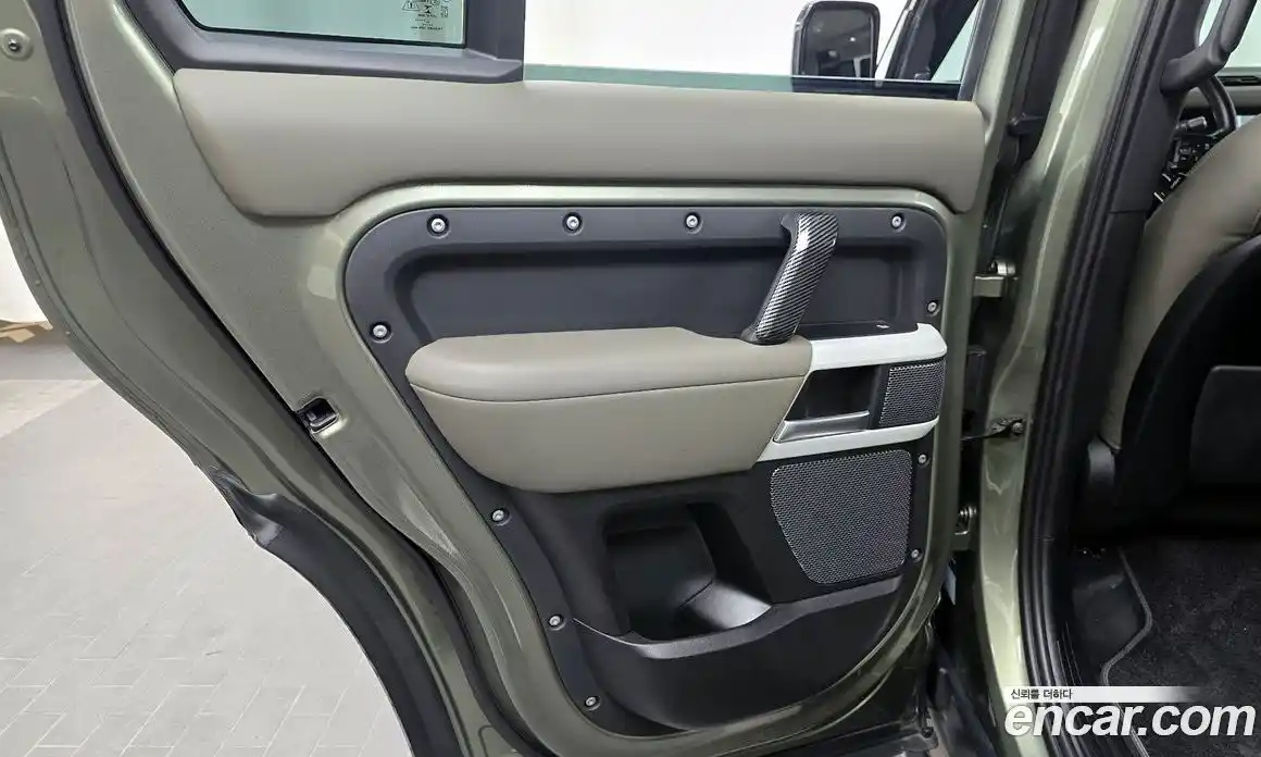 Land Rover Defender 2022 3.0 автомат (гидро), фото 15
