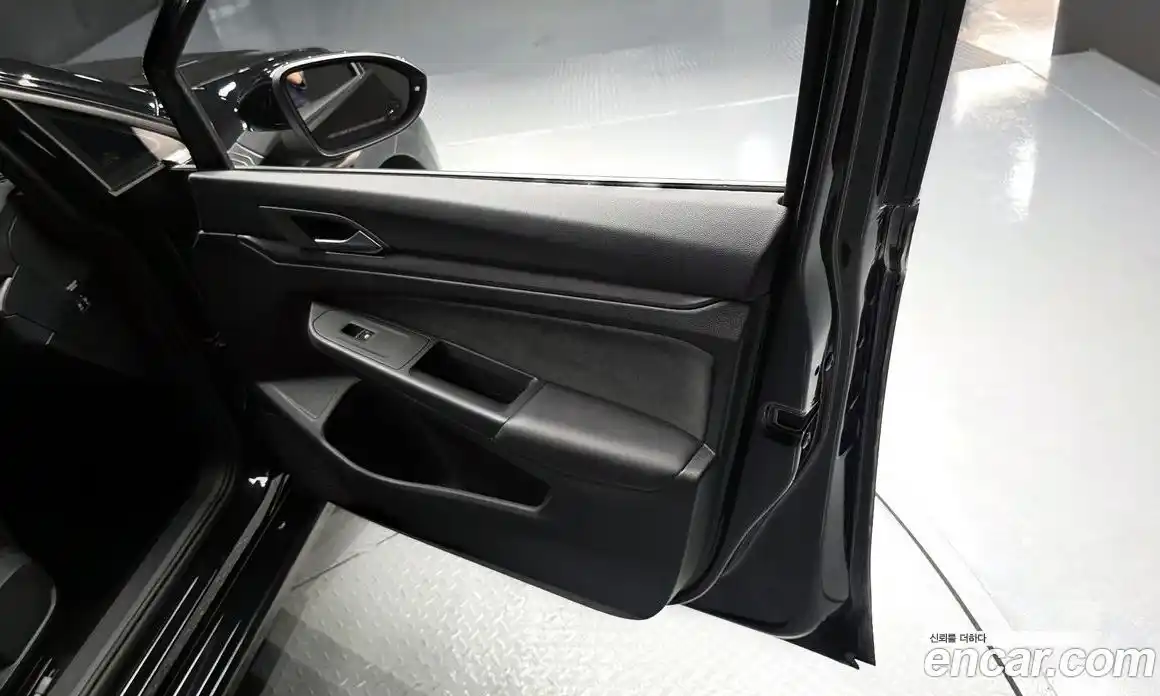 Volkswagen Golf 2024 2.0 автомат (гидро), фото 14