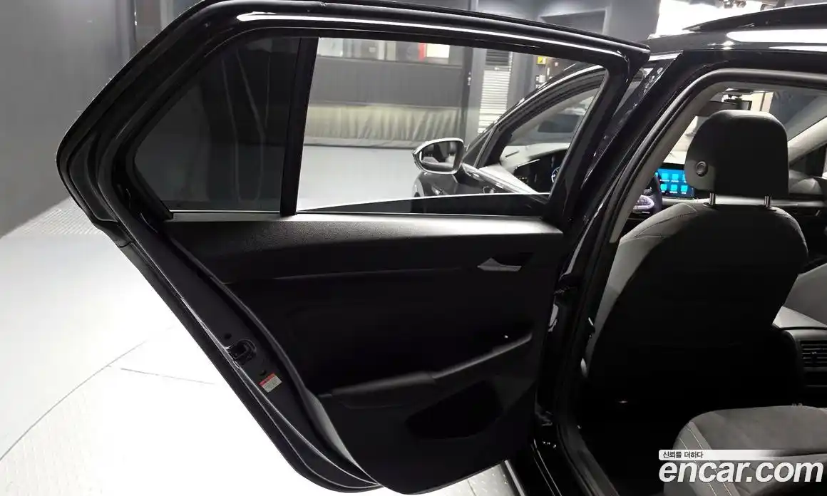 Volkswagen Golf 2024 2.0 автомат (гидро), фото 15