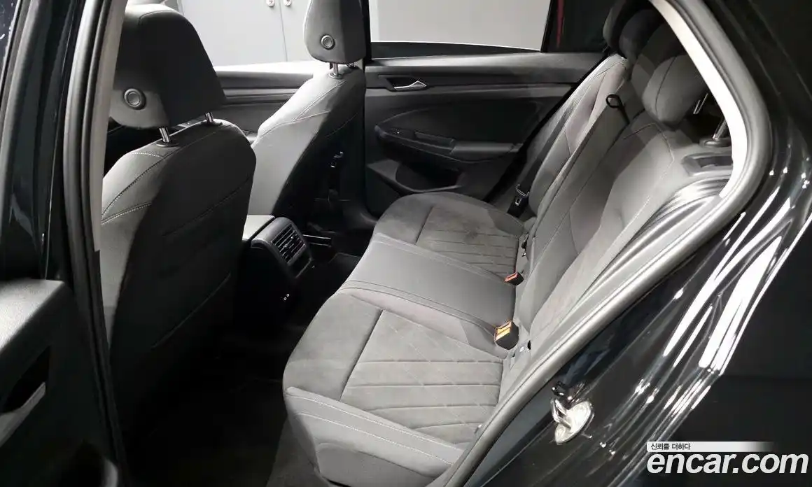 Volkswagen Golf 2024 2.0 автомат (гидро), фото 16