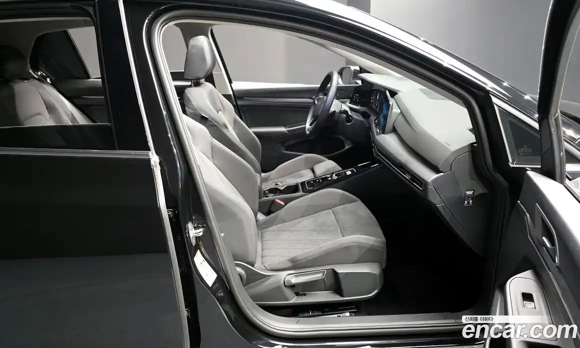 Volkswagen Golf 2024 2.0 автомат (гидро), фото 17