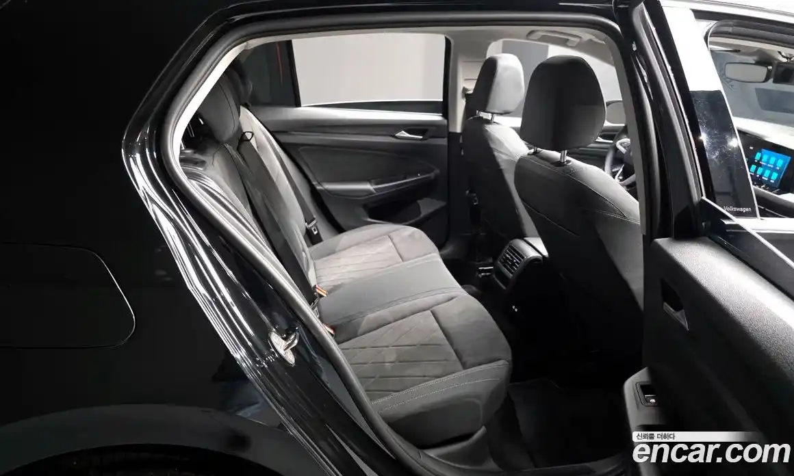Volkswagen Golf 2024 2.0 автомат (гидро), фото 18