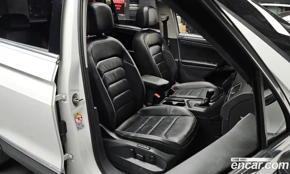 Volkswagen Tiguan 2018 2.0 автомат (гидро), фото 12