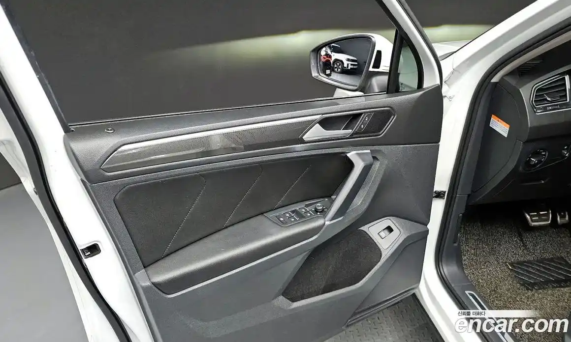 Volkswagen Tiguan 2018 2.0 автомат (гидро), фото 13