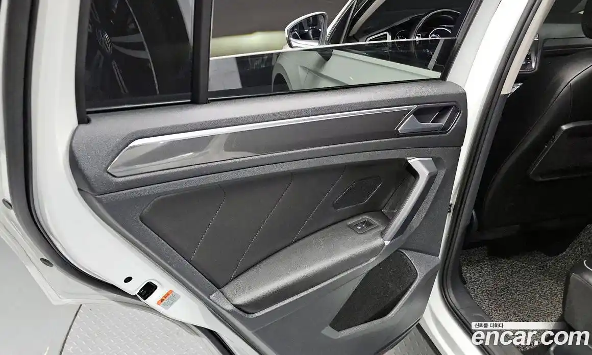 Volkswagen Tiguan 2018 2.0 автомат (гидро), фото 14