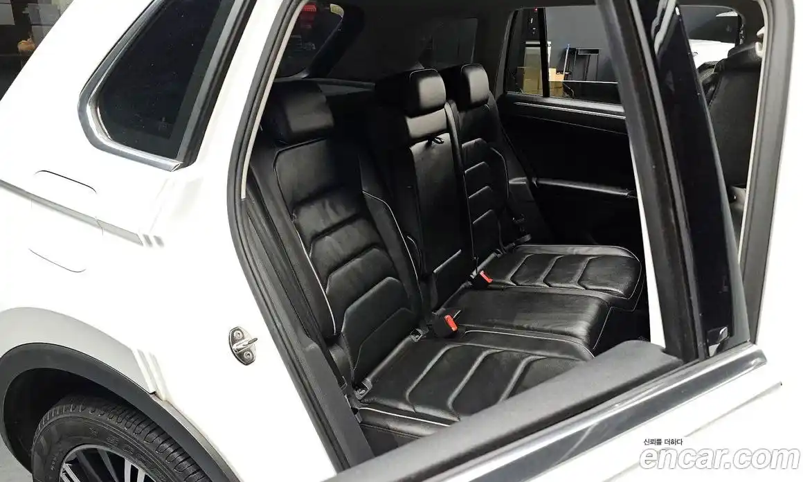 Volkswagen Tiguan 2018 2.0 автомат (гидро), фото 15