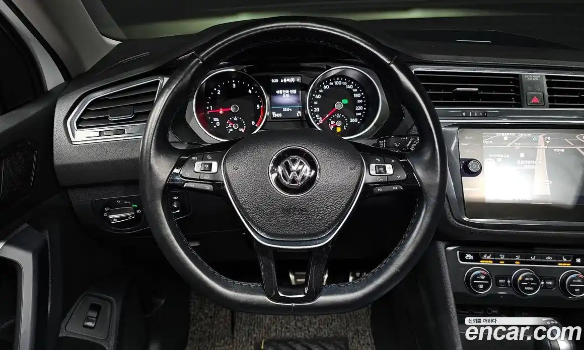 Volkswagen Tiguan 2018 2.0 автомат (гидро), фото 18