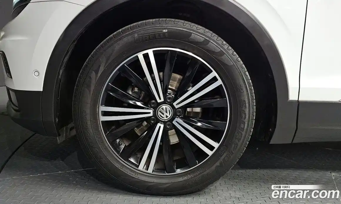 Volkswagen Tiguan 2018 2.0 автомат (гидро), фото 4