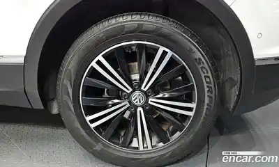Volkswagen Tiguan 2018 2.0 автомат (гидро), миниатюра 6