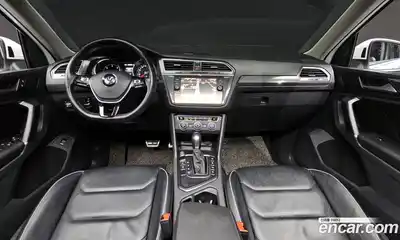 Volkswagen Tiguan 2018 2.0 автомат (гидро), миниатюра 9