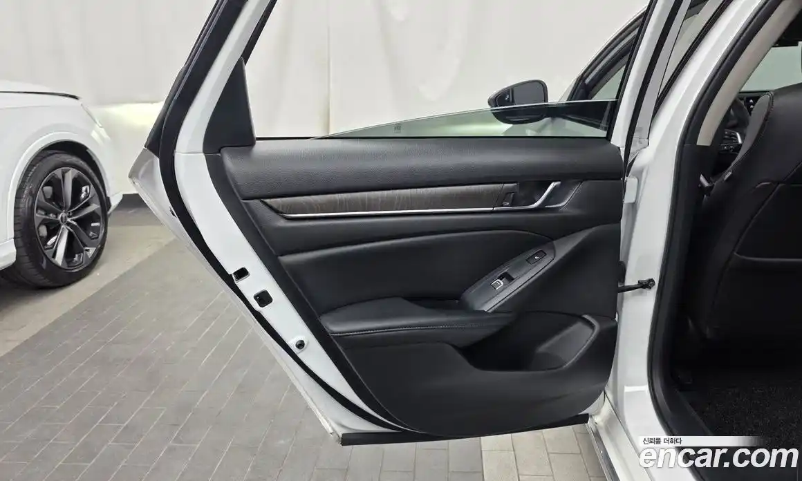 Honda Accord 2022 2.0 автомат (гидро), фото 15