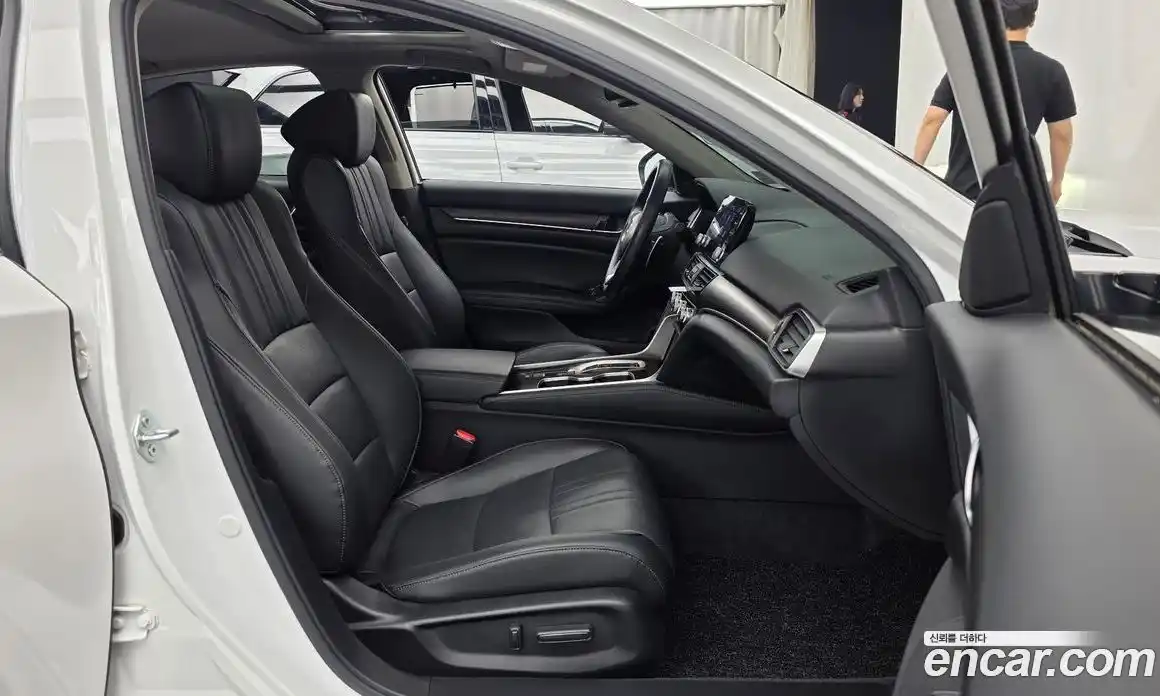 Honda Accord 2022 2.0 автомат (гидро), фото 17