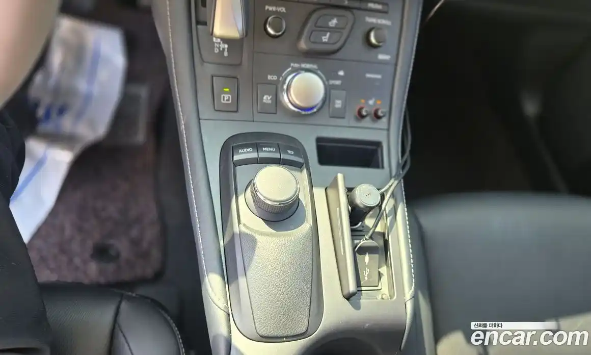 Lexus CT200h 2020 1.8 гидро, фото 13