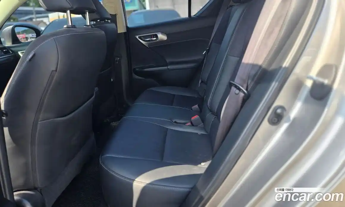 Lexus CT200h 2020 1.8 гидро, фото 15