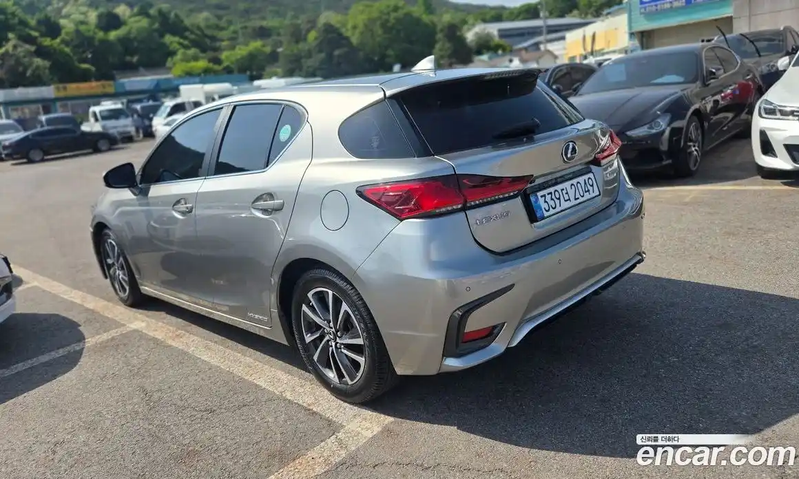 Lexus CT200h 2020 1.8 гидро, фото 5