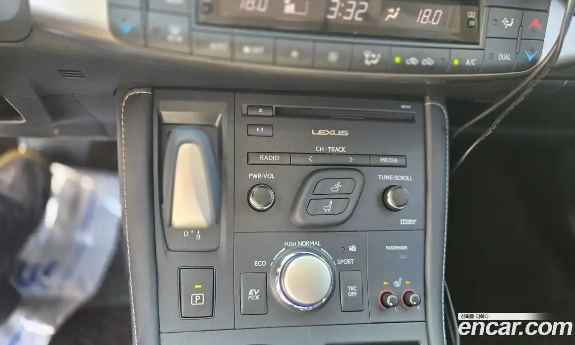 Lexus CT200h 2020 1.8 гидро, фото 9