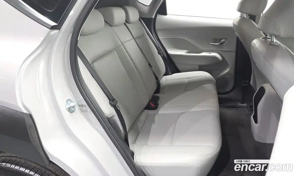 Hyundai Kona 2023 1.6 автомат (гидро), фото 17