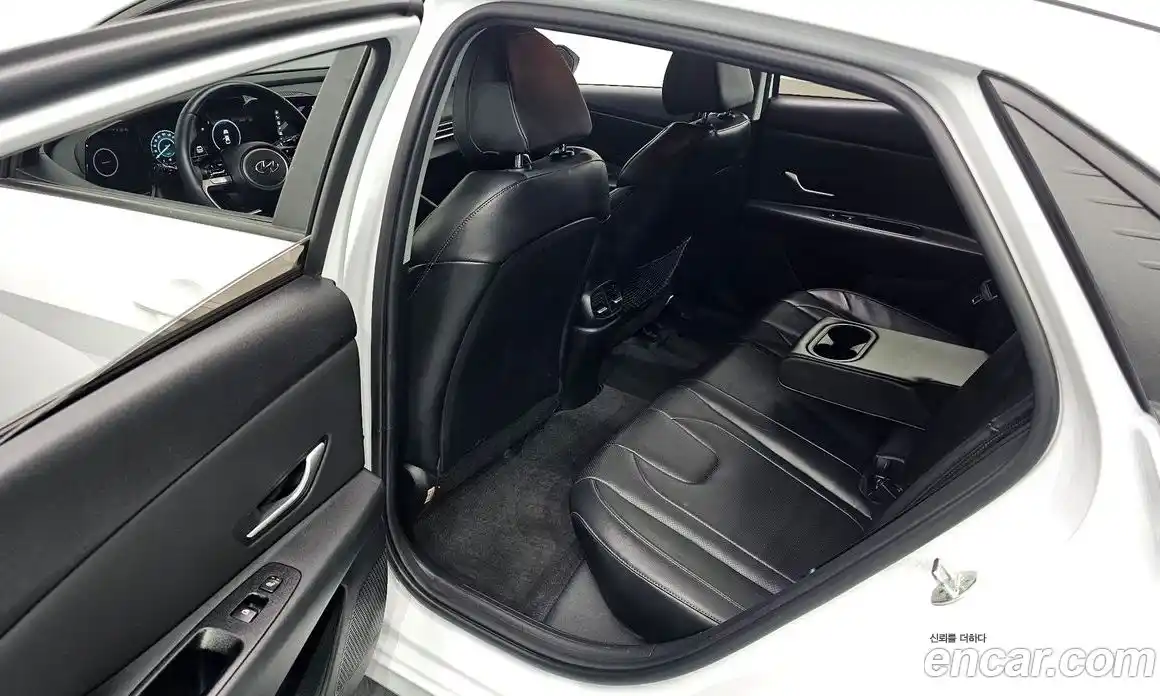 Hyundai Avante 2022 1.6 автомат (гидро), фото 11