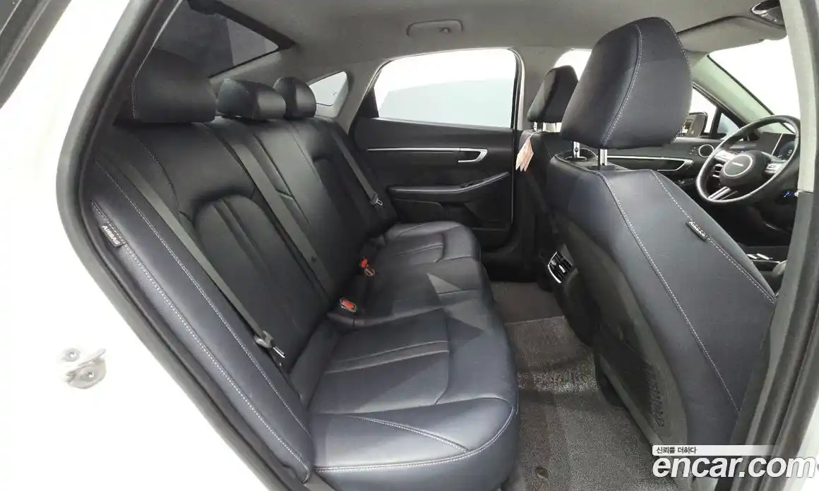 Hyundai Sonata 2024 1.6 автомат (гидро), фото 11