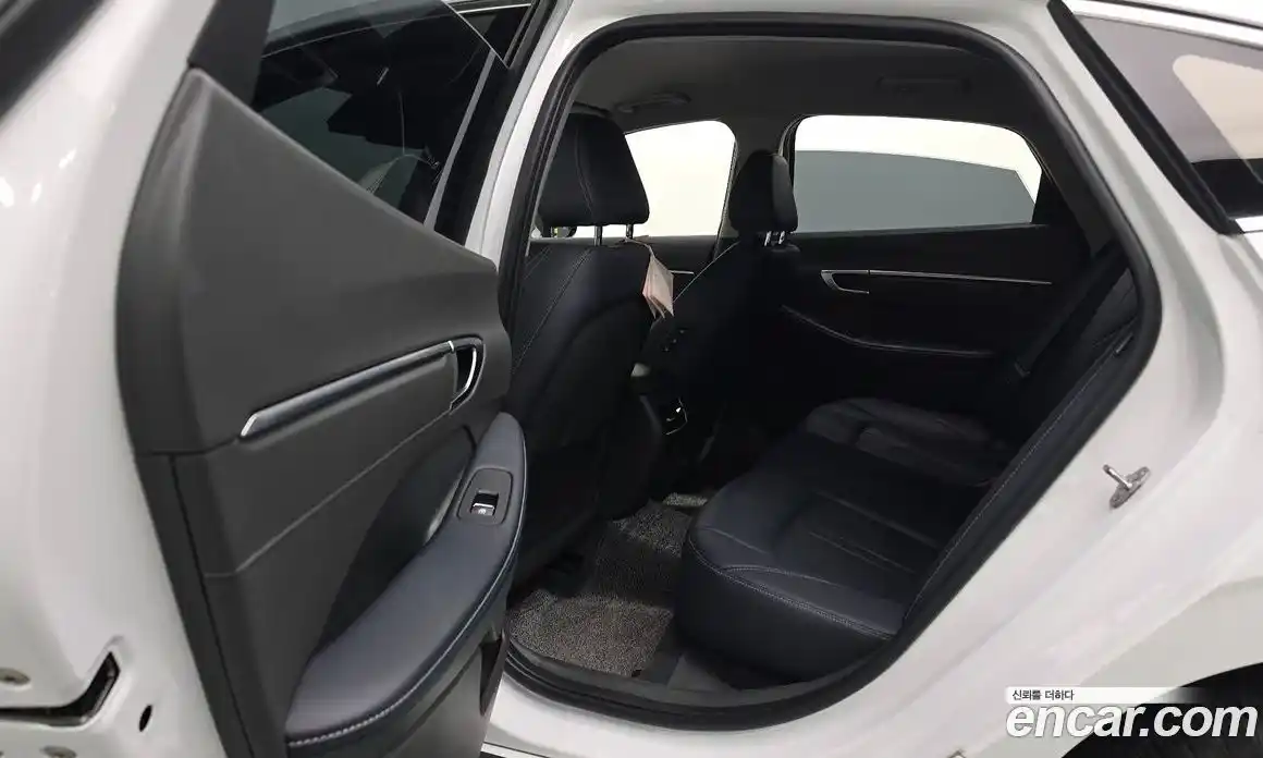 Hyundai Sonata 2024 1.6 автомат (гидро), фото 12