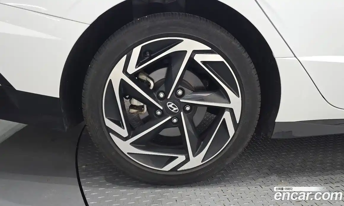 Hyundai Sonata 2024 1.6 автомат (гидро), фото 5