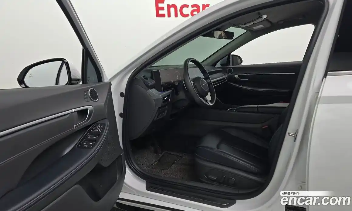 Hyundai Sonata 2024 1.6 автомат (гидро), фото 10