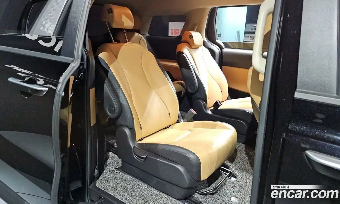 Kia Carnival 2021 2.2 автомат (гидро), фото 17