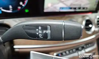 Mercedes-Benz E-Class 2022 2.0 гидро, миниатюра 12