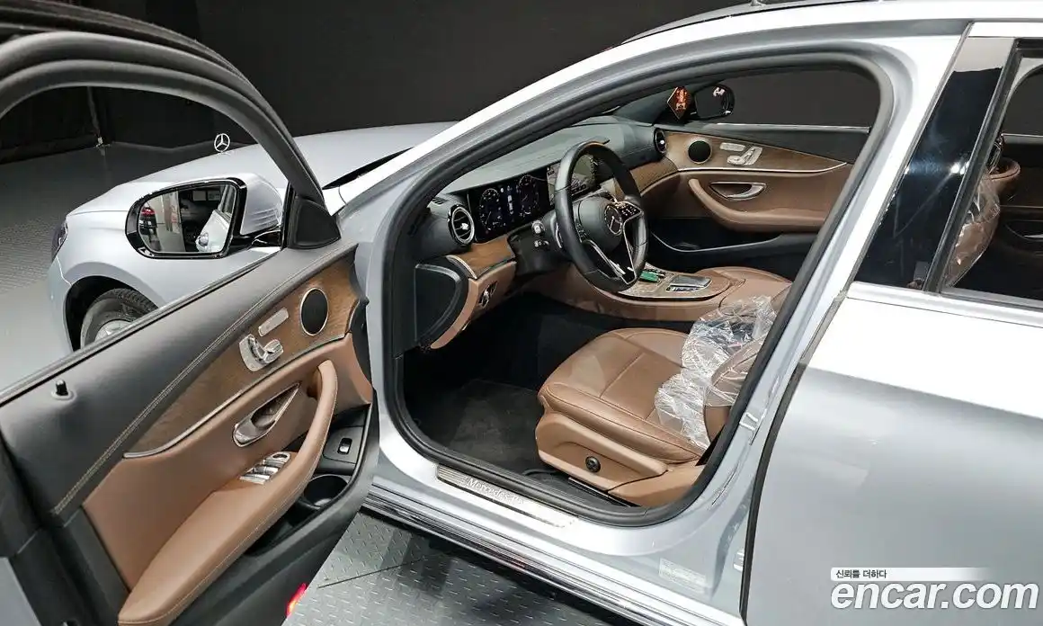 Mercedes-Benz E-Class 2022 2.0 гидро, фото 13