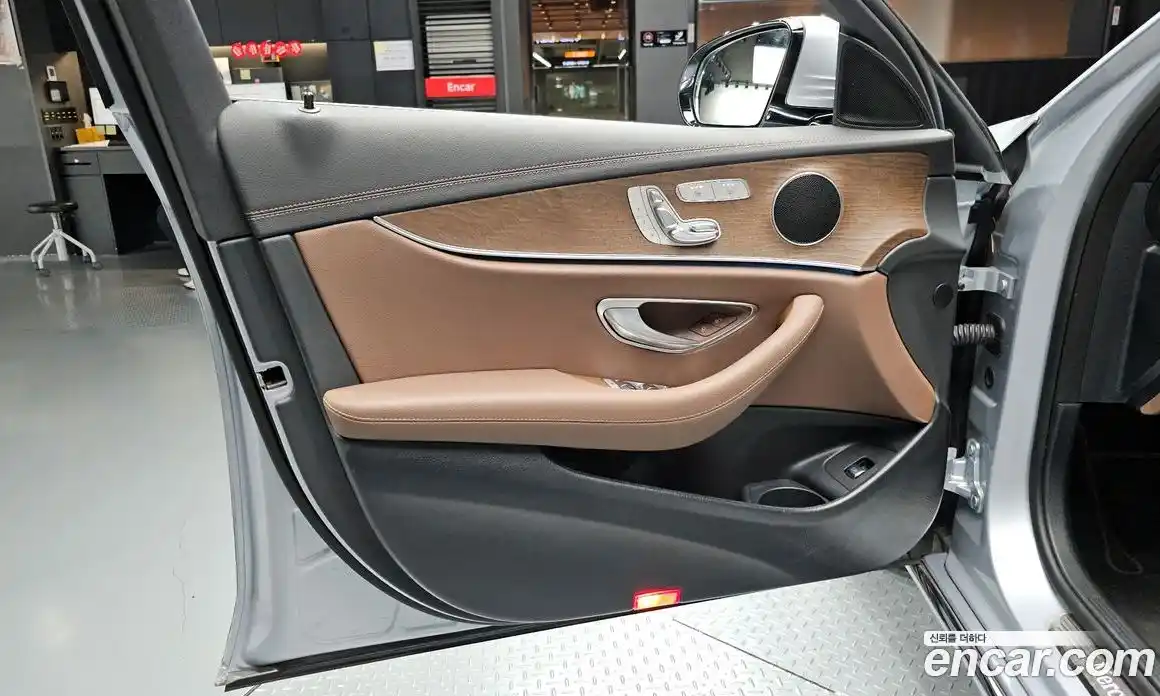 Mercedes-Benz E-Class 2022 2.0 гидро, фото 14